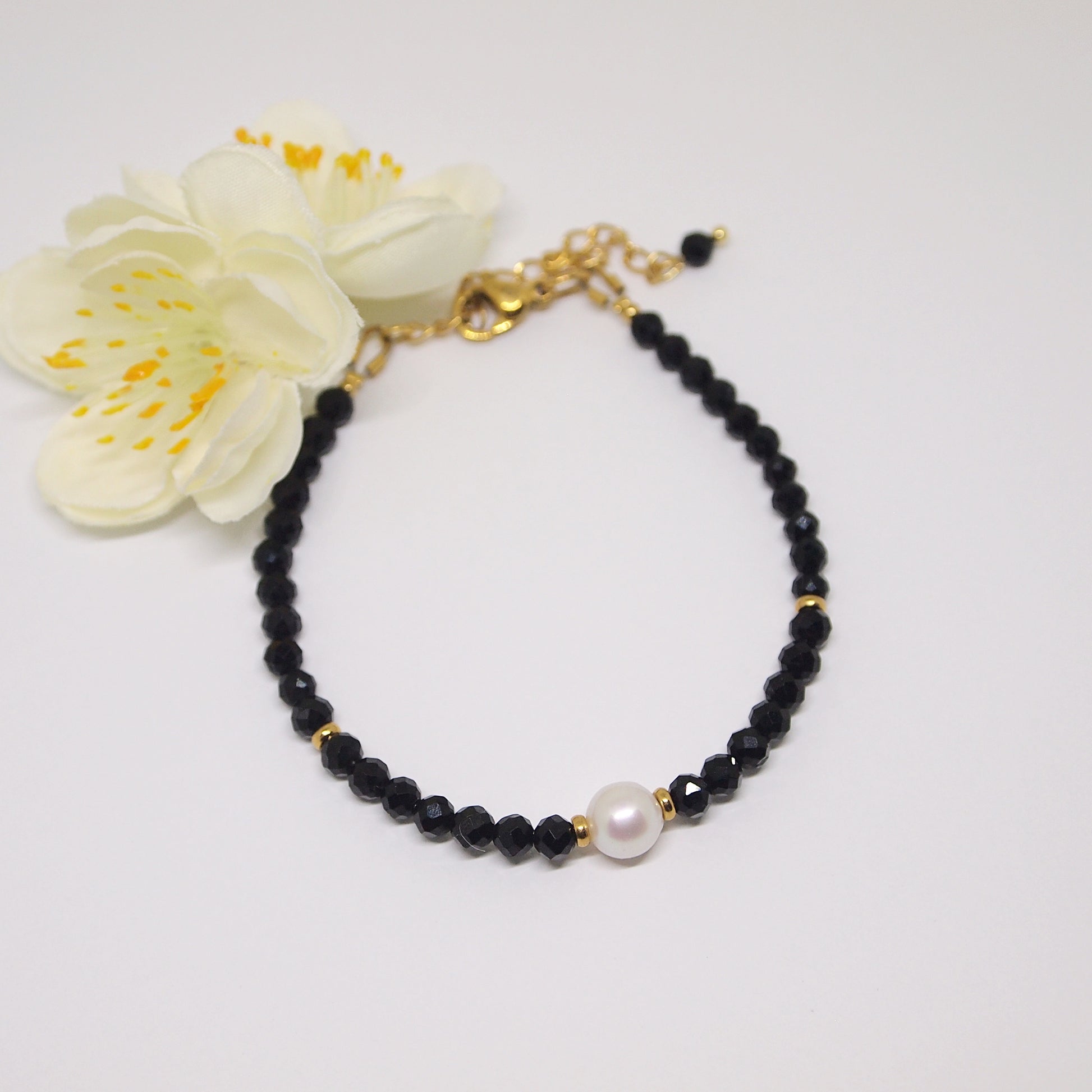 freshwater pearl and black tourmaline bracelet for woman