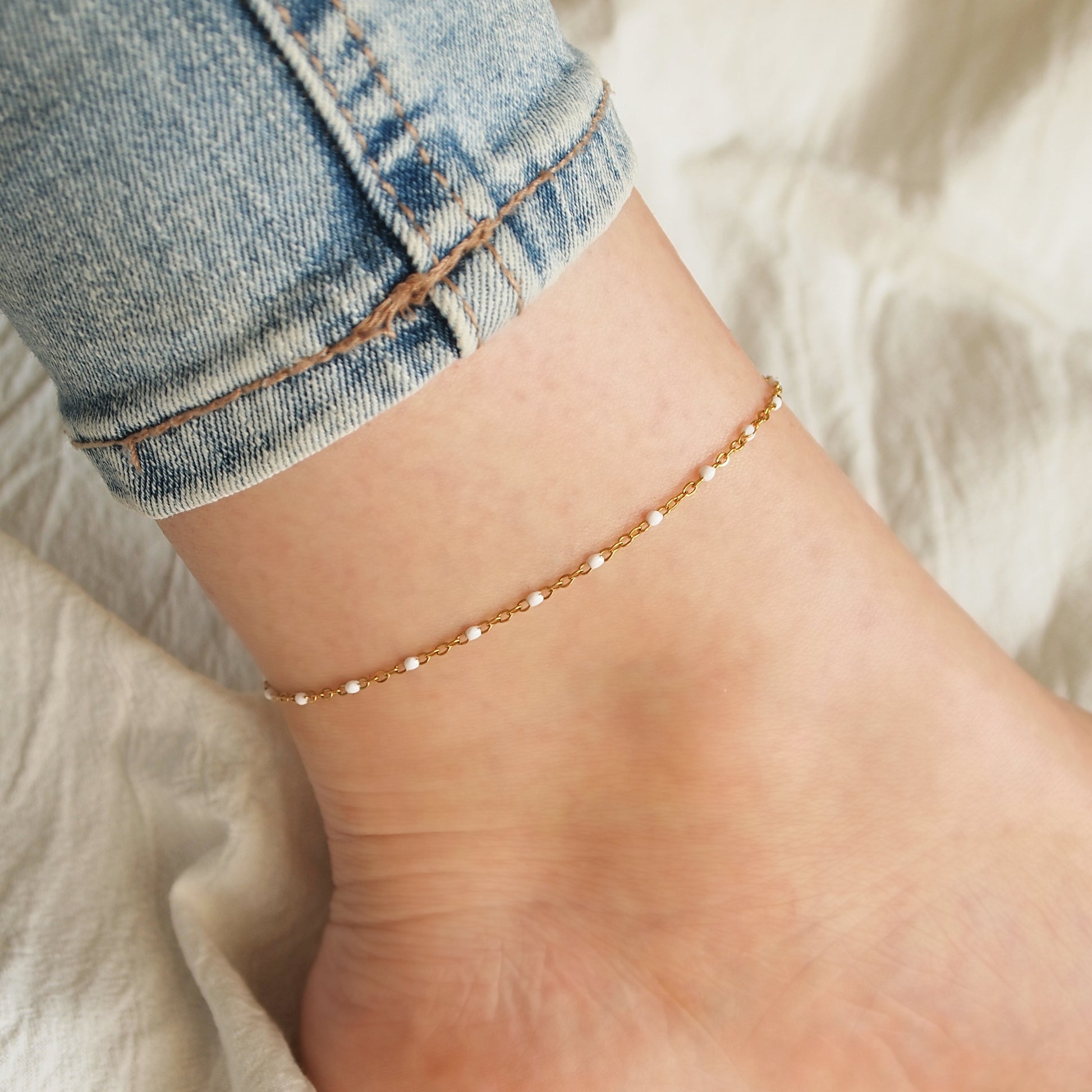 stainless steel woman anklet with white beads